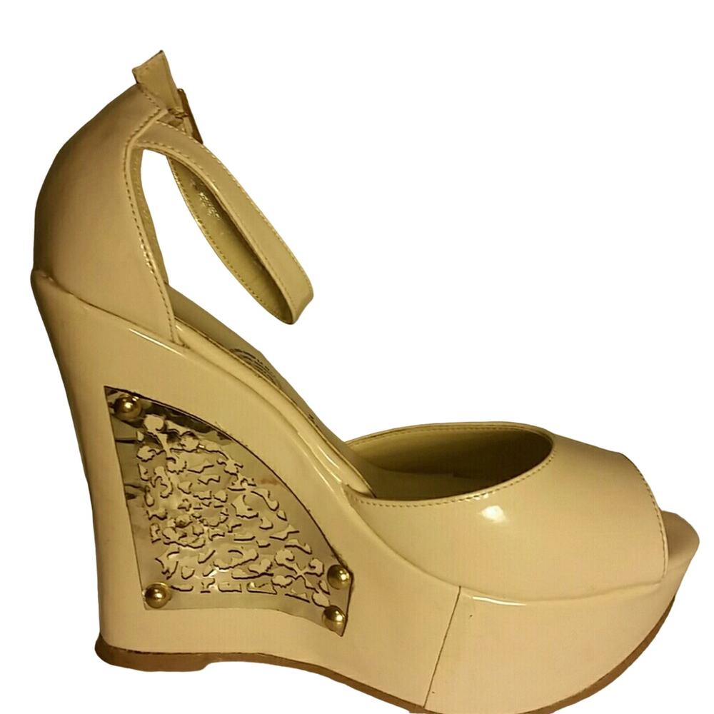 Cklass Cream Wedge Heel. 7M